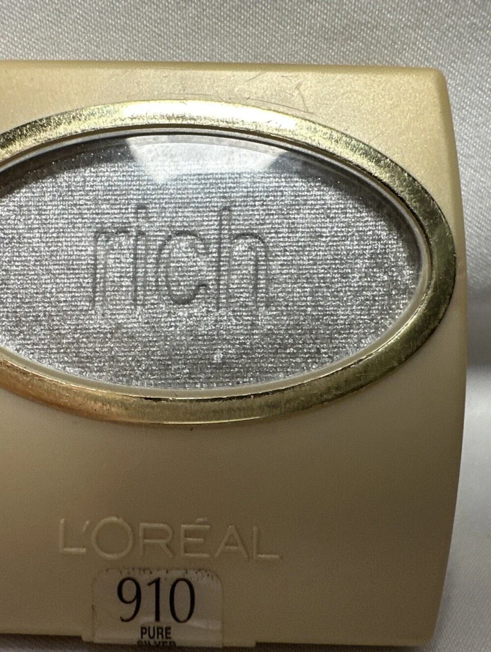 New & Sealed -  L'oreal Eye Shadow Wear Infinite Rich Pure Silver #910
